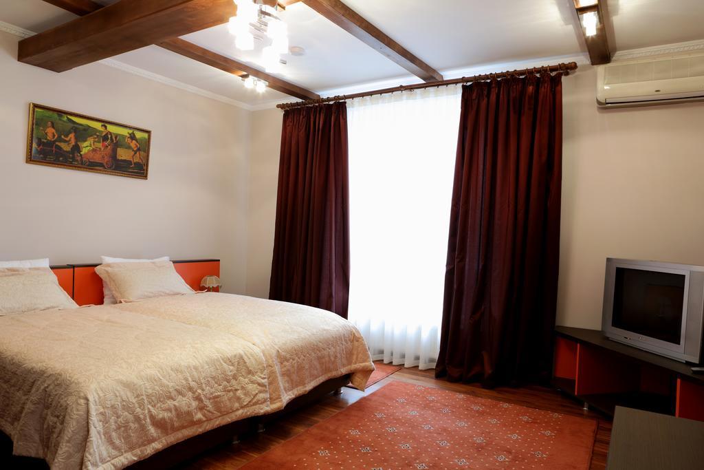 Hotel Bachus Chisinau Room photo