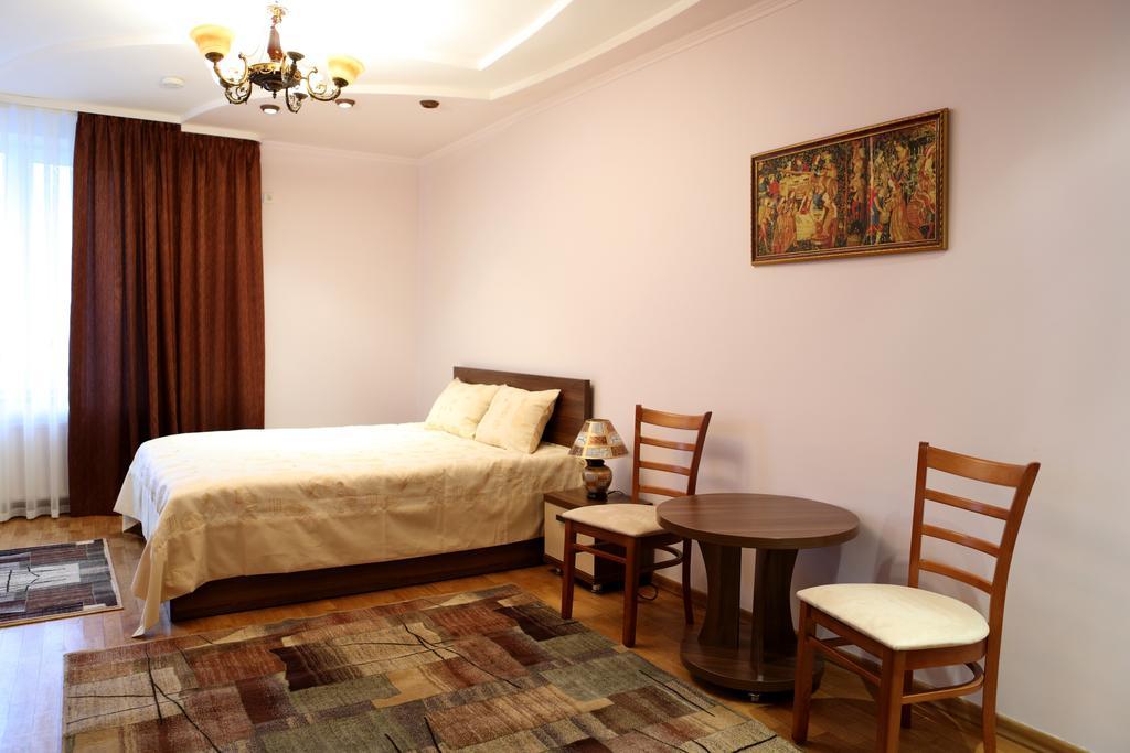Hotel Bachus Chisinau Room photo