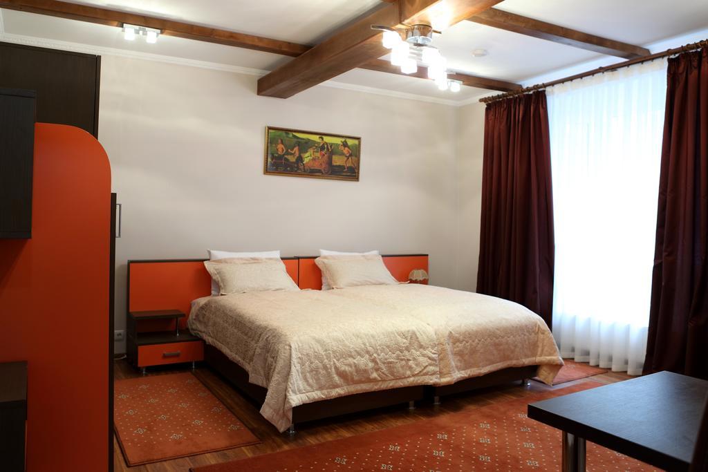Hotel Bachus Chisinau Room photo