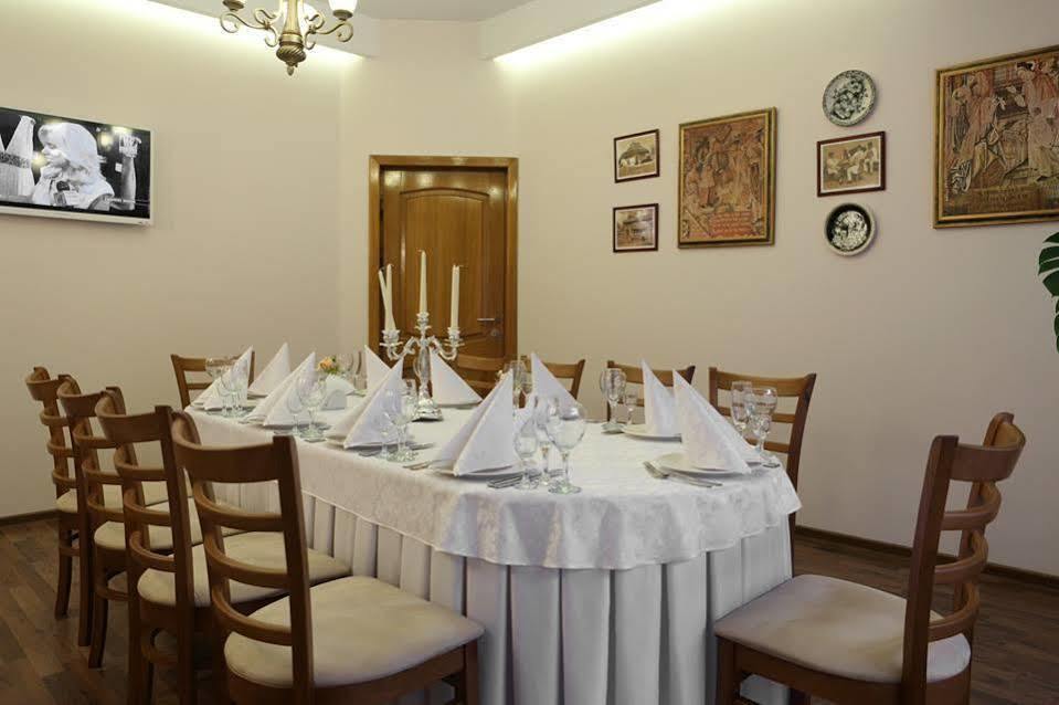 Hotel Bachus Chisinau Exterior photo